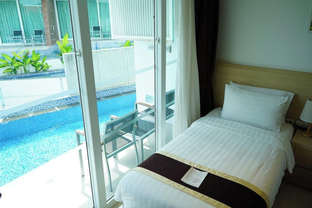 The Beachfront Hotel Phuket Room Type - Superior Twin Room, Pool Access