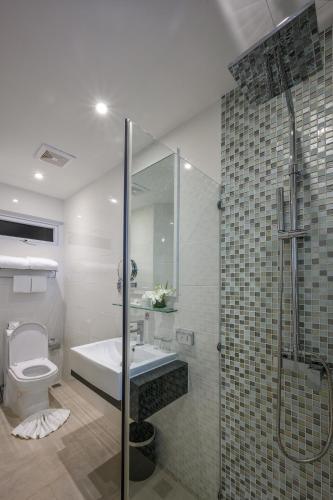 The Beachfront Hotel Phuket Room Type - Superior With Pool Access - Twin Bed