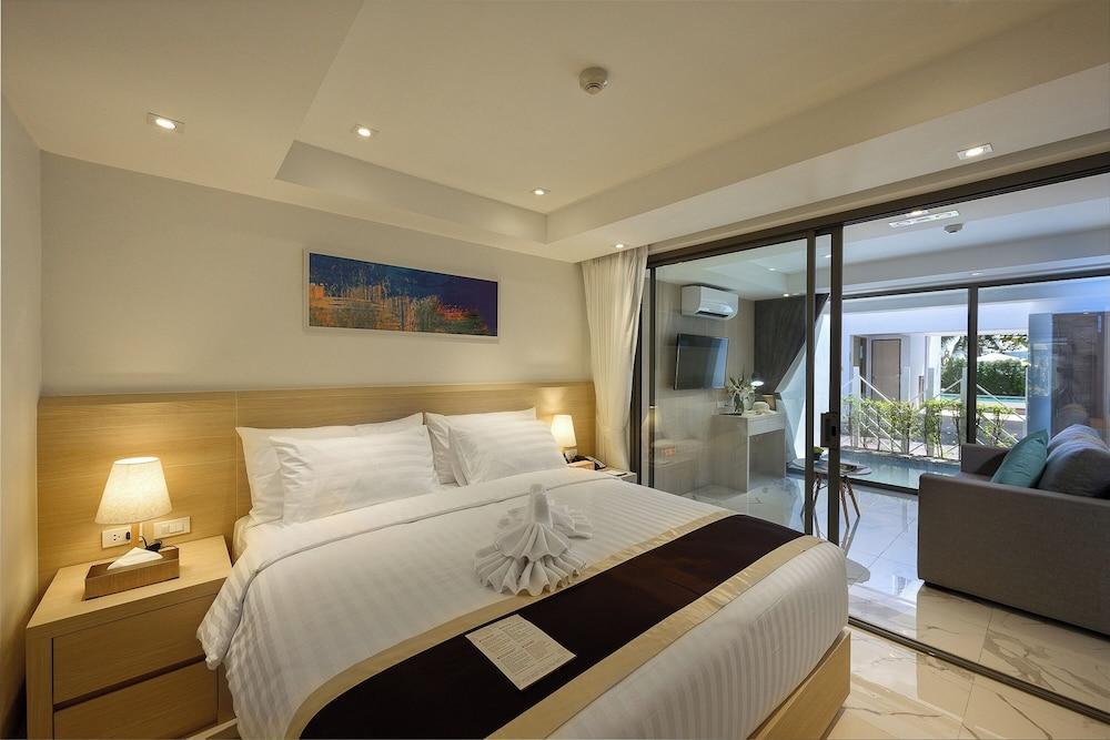 The Beachfront Hotel Phuket Room Type - Executive Suite With Pool Access