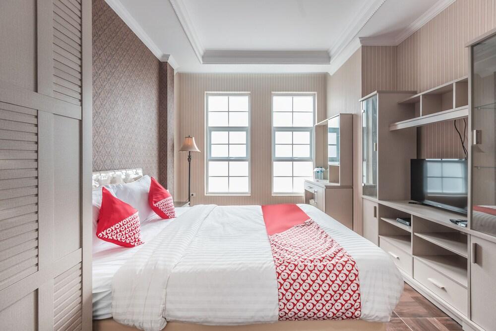 Super OYO Capital O 371 Kwitang Guest House - Tap to explore photos