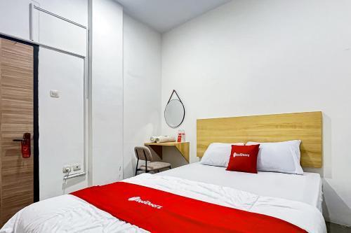 Hotel O Pasar Baru Inn Room Type - Deluxe Double Room
