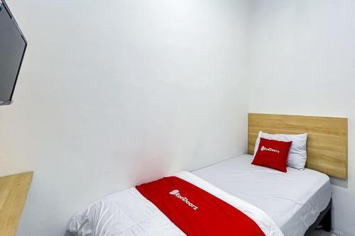 Hotel O Pasar Baru Inn - Tap to explore photos