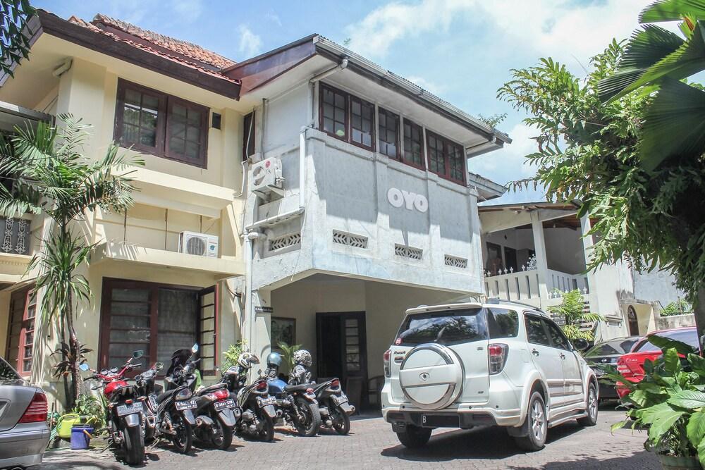OYO 146 Menteng Residence - Tap to explore photos