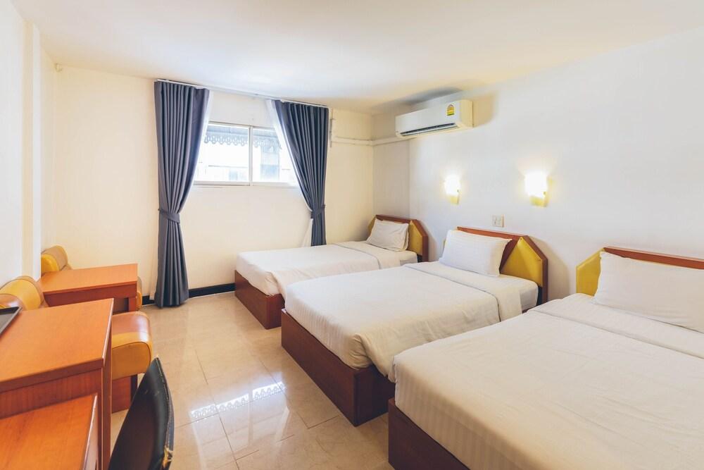 Atlas Bangkok Hotel Room Type - Standard Triple Room
