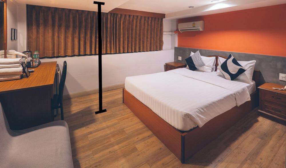 Atlas Bangkok Hotel Room Type - Low Floor No Window