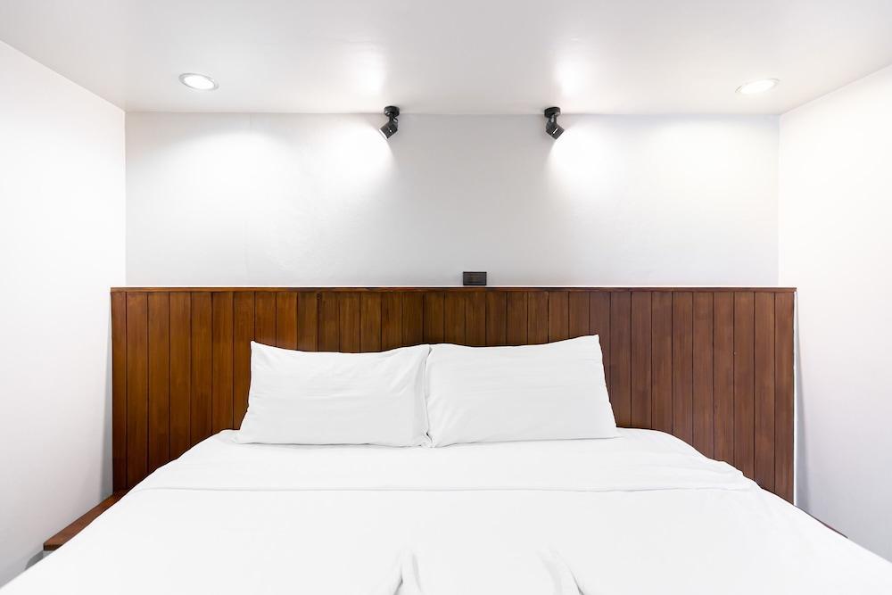 A Sleep Bangkok Sathorn - Tap to explore photos