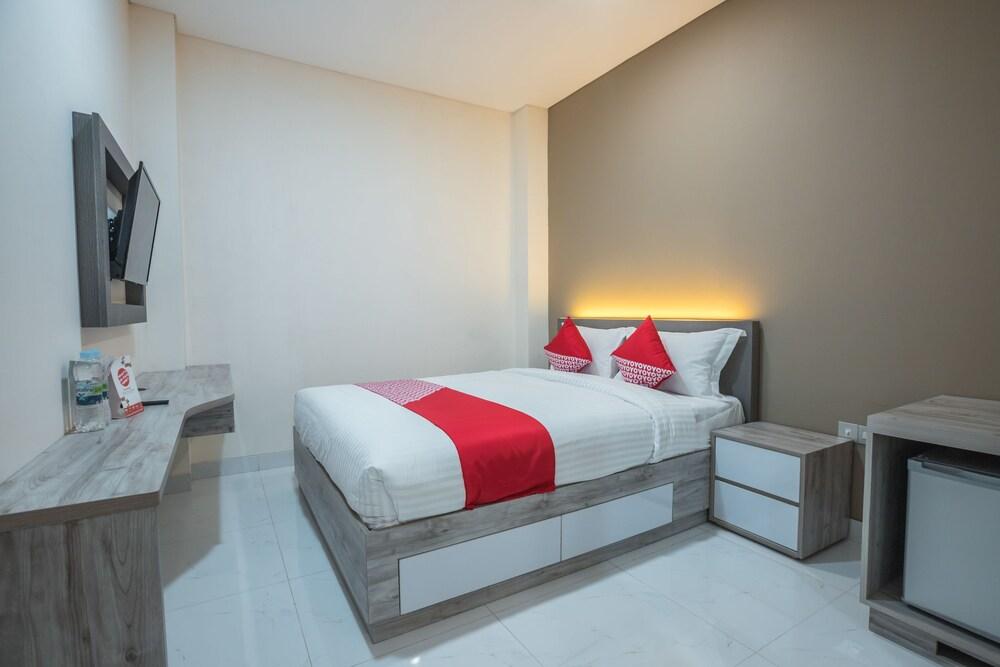 Hotel O Residence Khoe Room Type - Deluxe Double Room