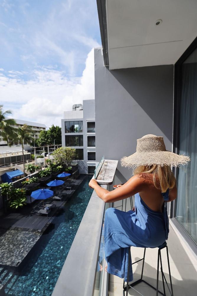 Hotel Indigo Phuket Patong, an IHG Hotel Room Type - Standard Room, 1 King Bed, Pool View