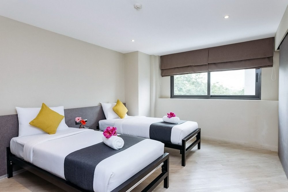Lucky House Khaosan Room Type - Superior Hollywood with window