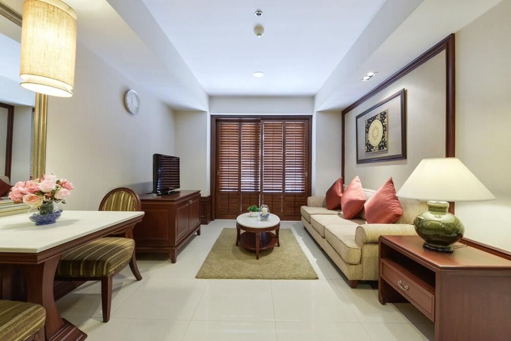 Centre Point Sukhumvit Thong Lo Room Type - 1 Bedroom Suite King Bed
