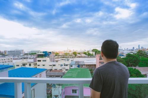 S.E.T Thanmongkol Residence - Tap to explore photos