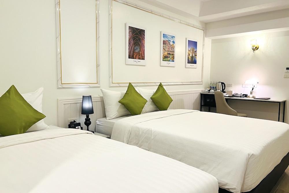 Travelier Hostel Room Type - Deluxe Triple Room