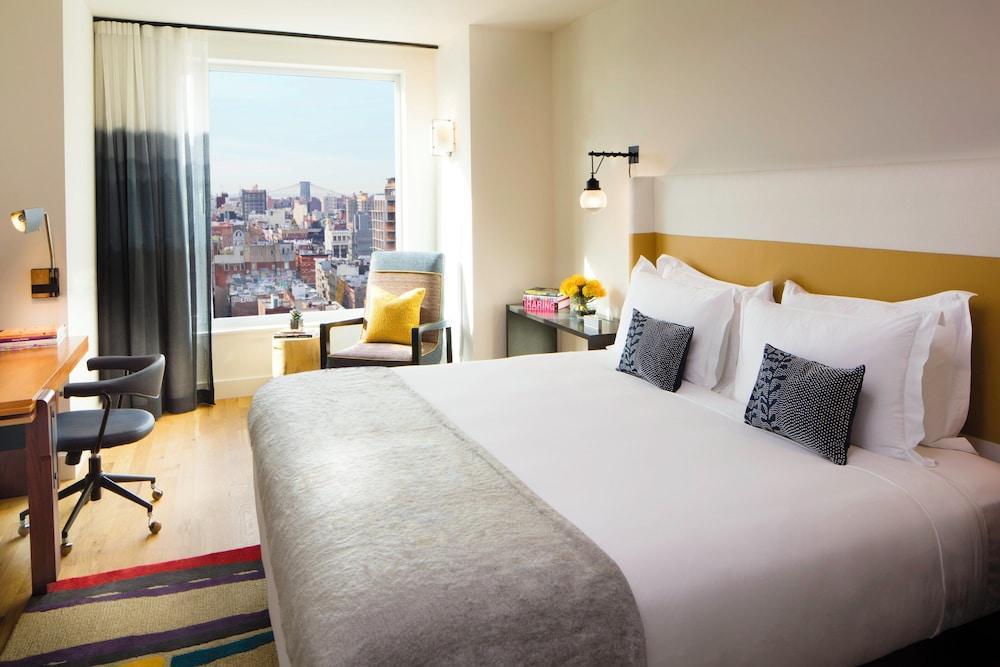 Hotel Indigo LOWER EAST SIDE NEW YORK, an IHG hotel Room Type - Standard Room, 1 King Bed, Accessible (Mobility) Hotel Indigo LOWER EAST SIDE NEW YORK, an IHG hotel Room Type - Standard Room, 1 King Bed, Accessible (Mobility)