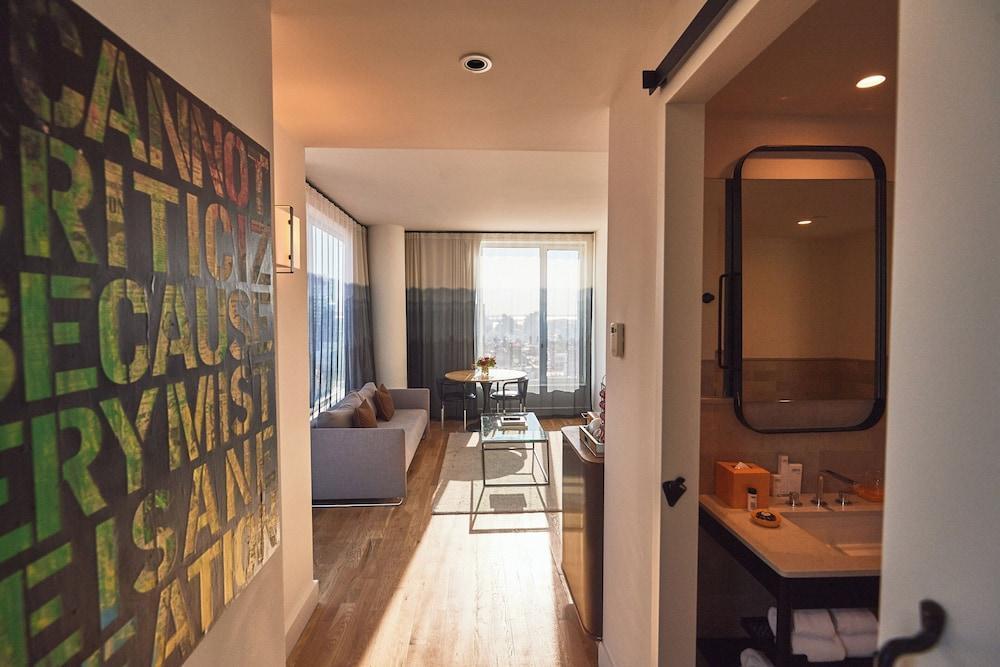 Hotel Indigo LOWER EAST SIDE NEW YORK, an IHG hotel Room Type - Suite, 1 Bedroom (Freedom Tower View)