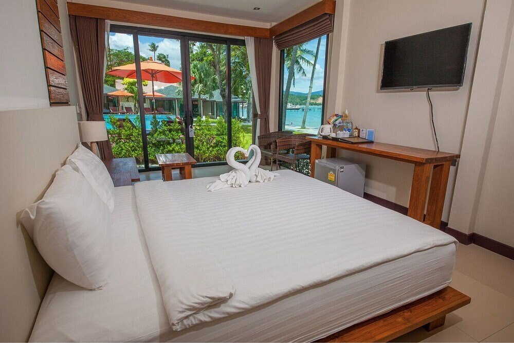 Samui Mermaid Resort Room Type - Grand Deluxe Room with Side Sea View