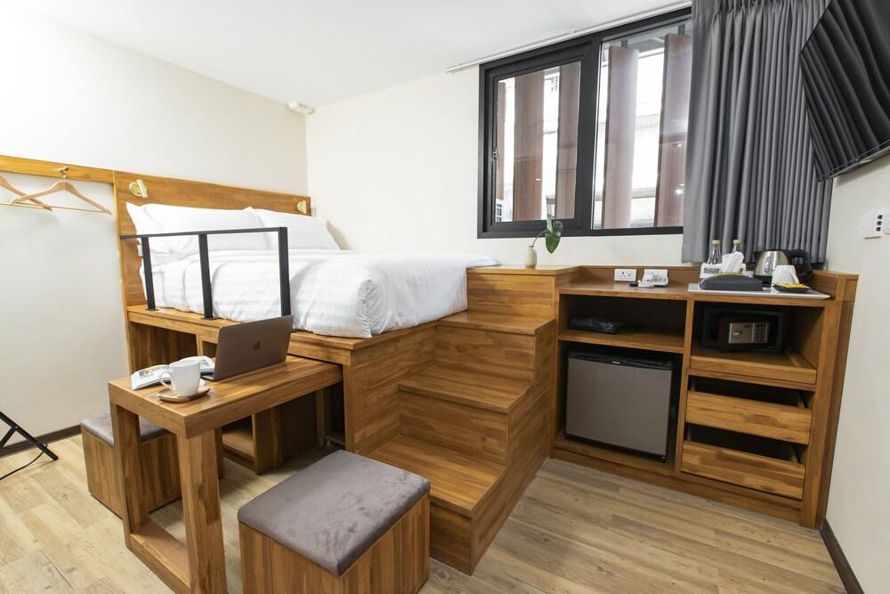 Sukhon Hotel Room Type - Design Room, 1 Queen Bed, Non Smoking, City View