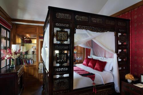 Chakrabongse Villas - Tap to explore photos