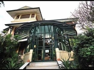 Chakrabongse Villas - Tap to explore photos