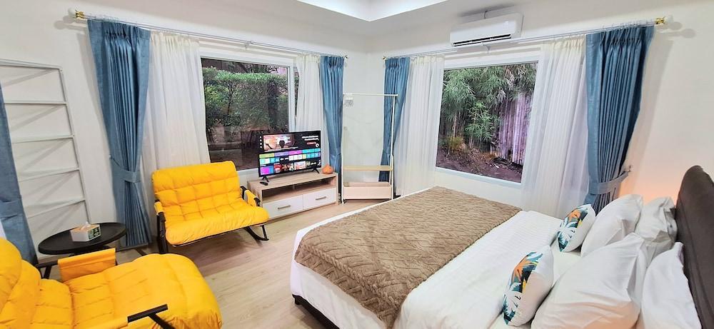 Alpha Gay Resort & Spa - Men Only Room Type - Queen Deluxe Villa