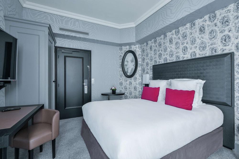 Maison Astor Paris, Curio Collection by Hilton Room Type - Premium Room, 1 Queen Bed