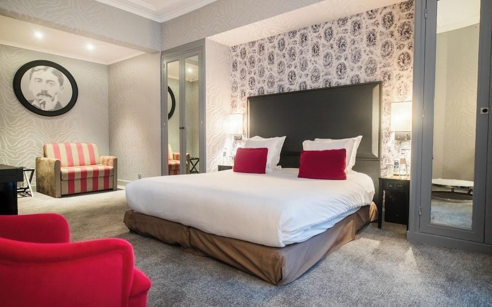 Maison Astor Paris, Curio Collection by Hilton Room Type - Deluxe Room, 1 King Bed, Accessible