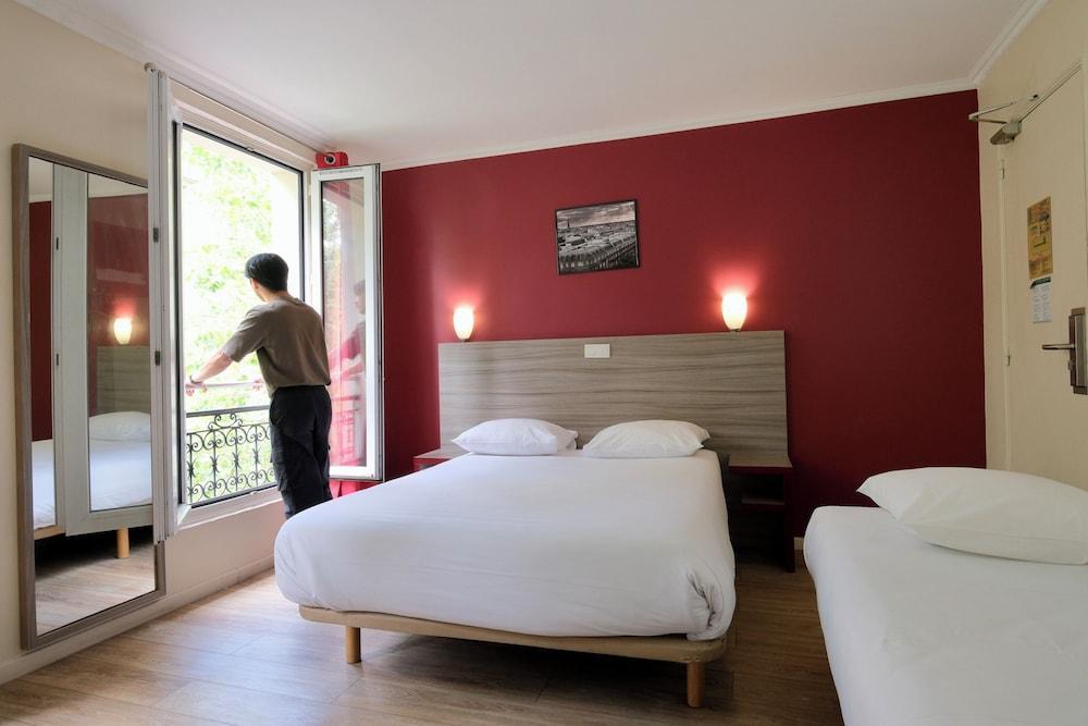 Hipotel Paris Gambetta Republique Room Type - Triple Room