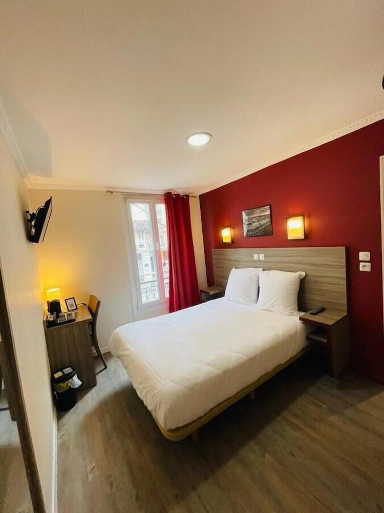 Hipotel Paris Gambetta Republique Room Type - Double Room
