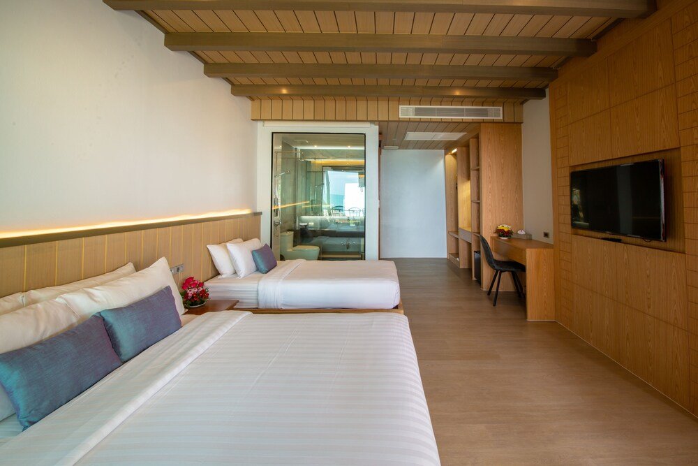 Coral Cliff Beach Resort Samui Room Type - Deluxe Room