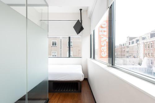 easyHotel Amsterdam City Centre South - Tap to explore photos