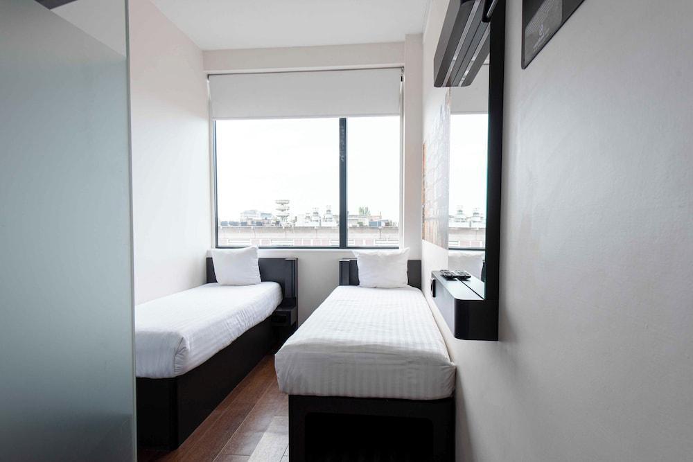 easyHotel Amsterdam City Centre South Room Type - Standard Twin Room, 2 Twin Beds easyHotel Amsterdam City Centre South Room Type - Standard Twin Room, 2 Twin Beds
