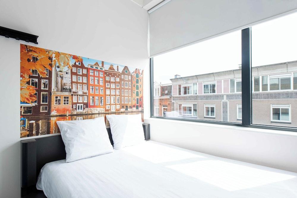 easyHotel Amsterdam City Centre South Room Type - Small Double Room, 1 Double Bed easyHotel Amsterdam City Centre South Room Type - Small Double Room, 1 Double Bed