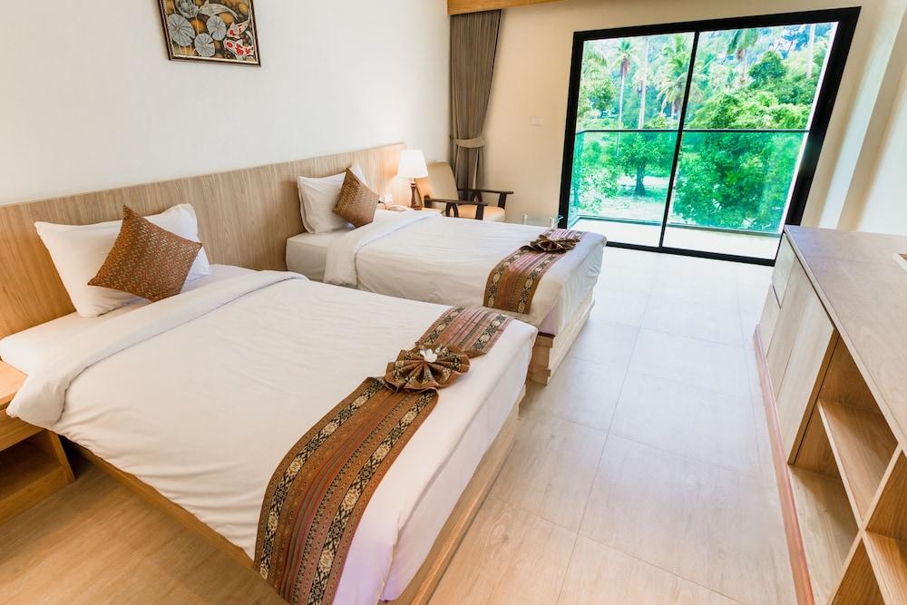 Airport Beach Hotel Phuket Room Type - Superior Pool View - Twin
