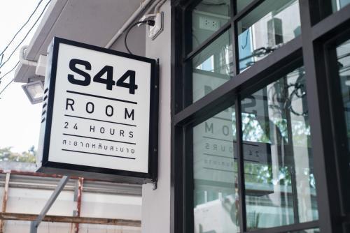 S44ROOM - Tap to explore photos