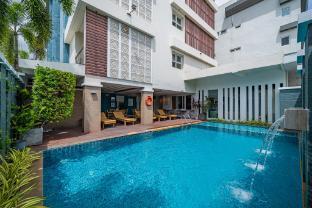 Ratana Hotel Rassada - Tap to explore photos