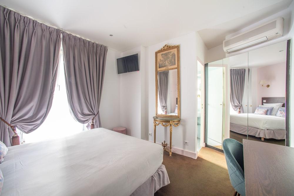 Queens Boutique Hotel Room Type - Comfort Double Room, Bathtub