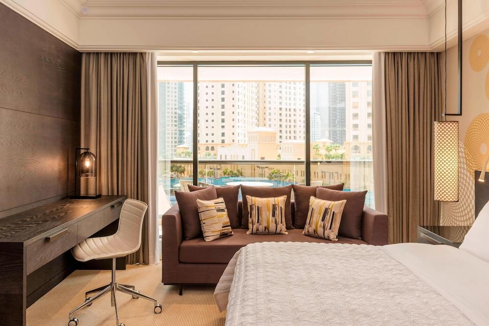 Le Royal Meridien Beach Resort And Spa Room Type - Junior Suite, 1 King Bed, Smoking, City View