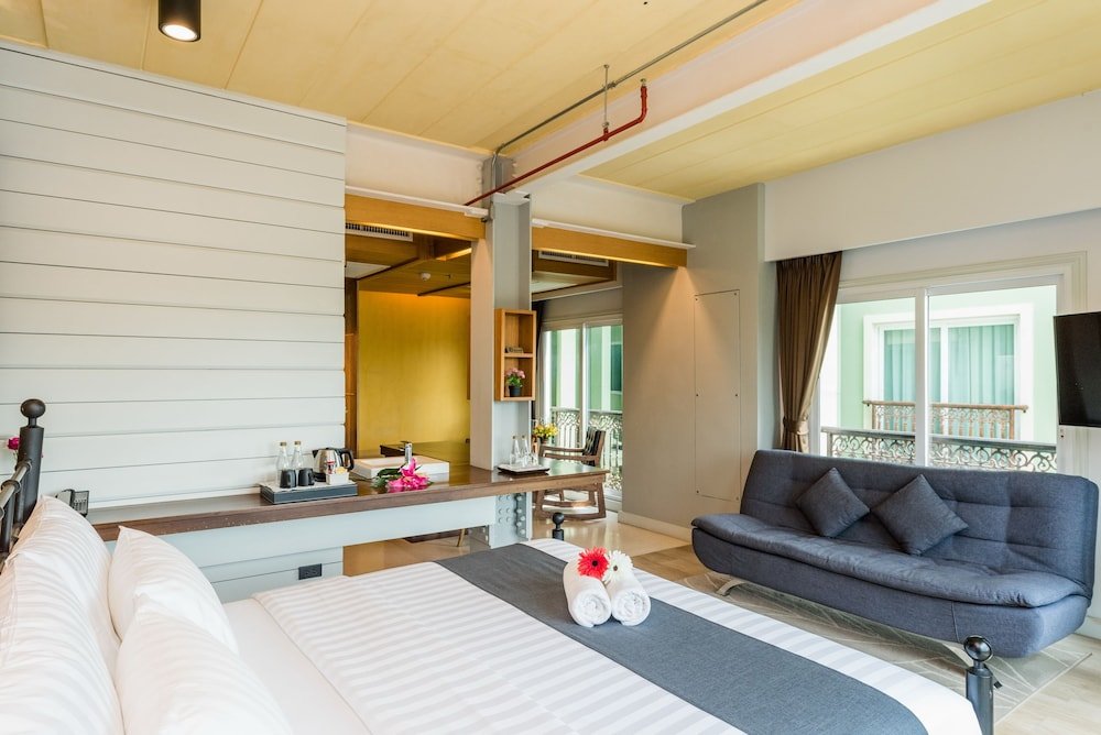 Dang Derm in The Park Khaosan Room Type - Grand Deluxe King Suite