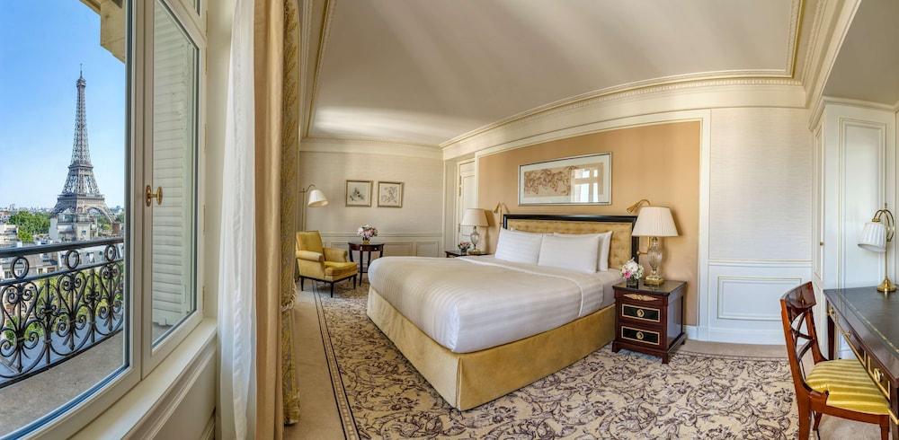 Shangri-la Hotel Room Type - Junior Suite Paris View, 1 King Bed