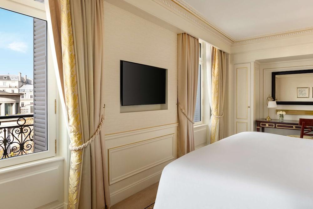 Shangri-la Hotel Room Type - Junior Suite, 1 King Bed Shangri-la Hotel Room Type - Junior Suite, 1 King Bed