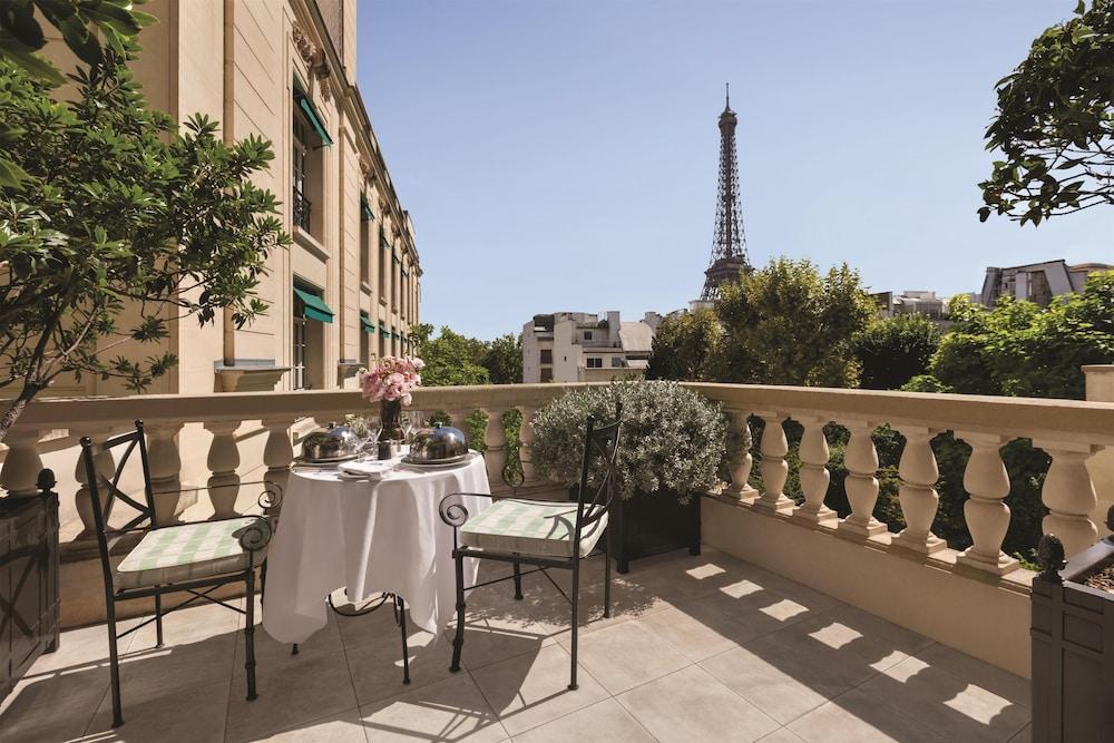 Shangri-la Hotel Room Type - Terrace Suite Paris View, 1 King Bed