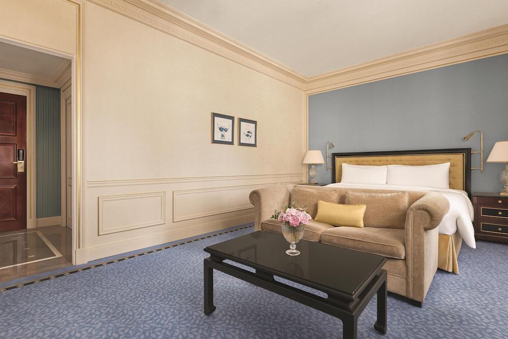 Shangri-la Hotel Room Type - Superior Room, 1 King Bed