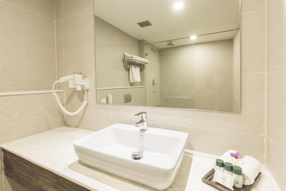 Hotel Roadhouse, Kathmandu- contemporary boutique hotel - Tap to explore photos