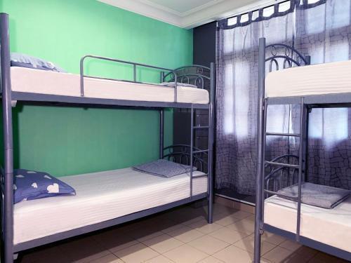 Snooze Inn Dickson Road - Hostel - Tap to explore photos