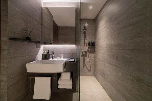 Oakwood Bencoolen Singapore Room Type - King Room with Balcony