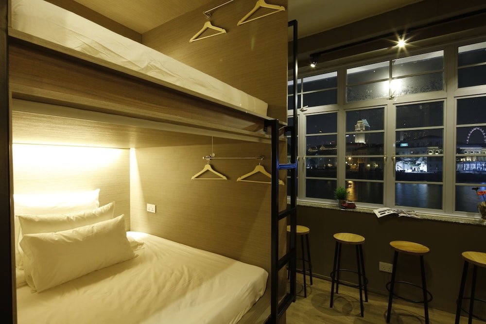 BEAT. Capsule Hostel @ Boat Quay Room Type - Queen Bed in Mixed Room, River View