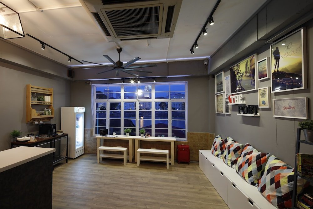 BEAT. Capsule Hostel @ Boat Quay - Tap to explore photos