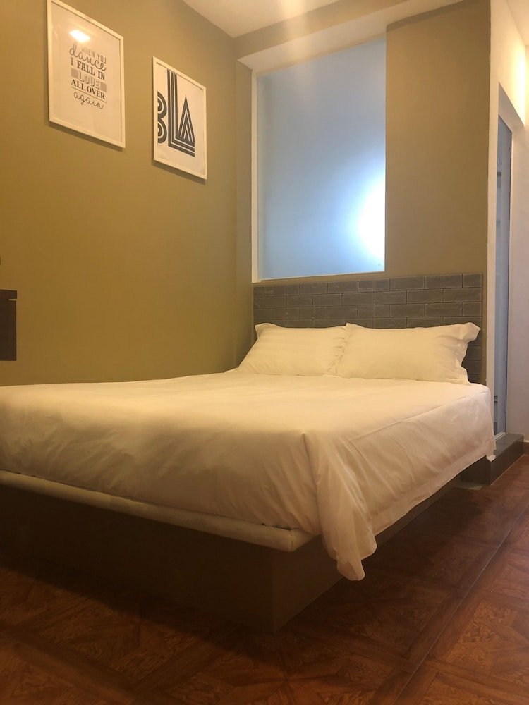 The Amazing Inn Room Type - Deluxe Double Room