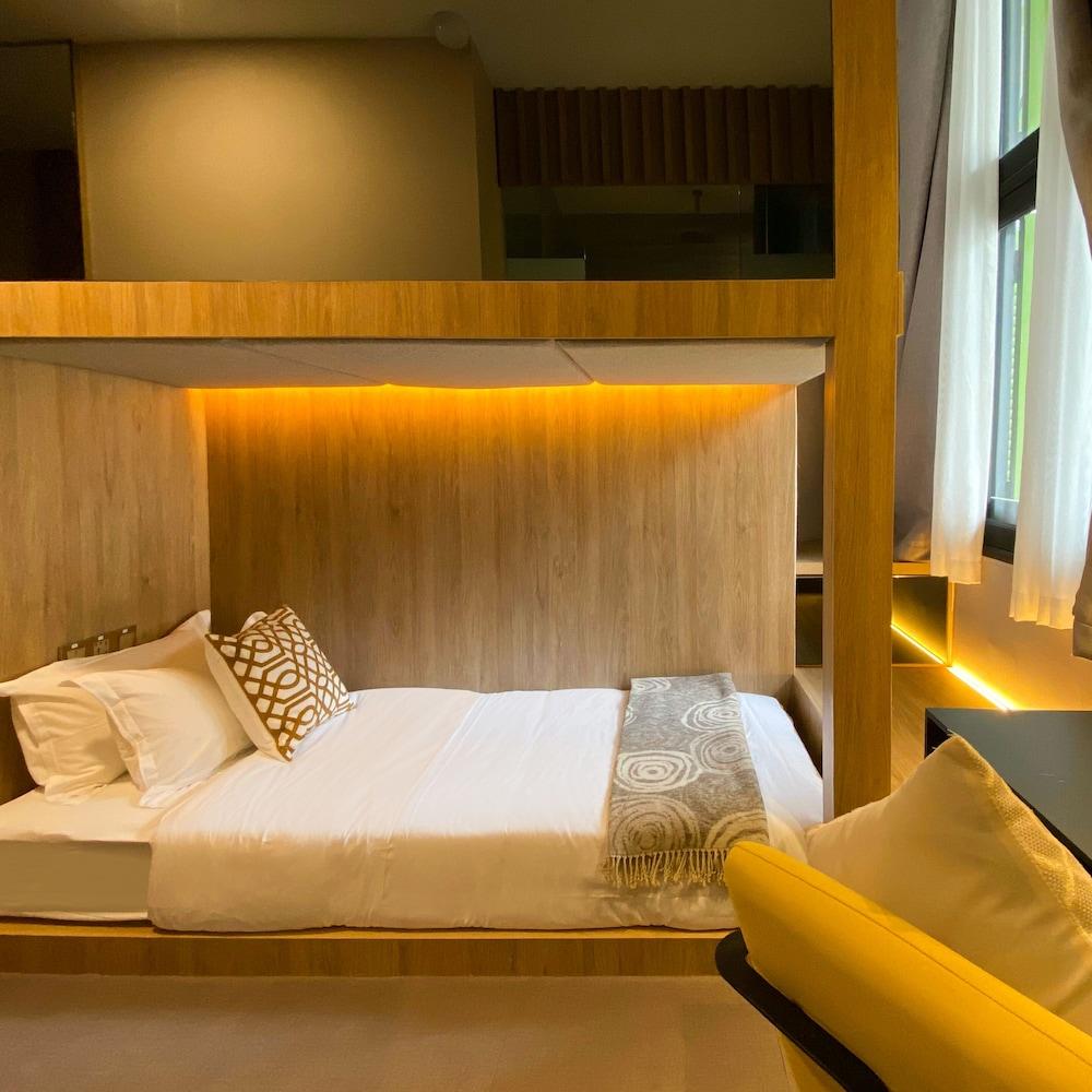 ST Signature Tanjong Pagar Room Type - Cabin S, Double, Window, Private Bathroom