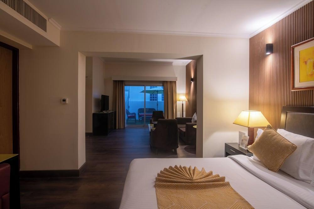Villaggio Hotel Room Type - Junior Suite, 1 King Bed, Non Smoking