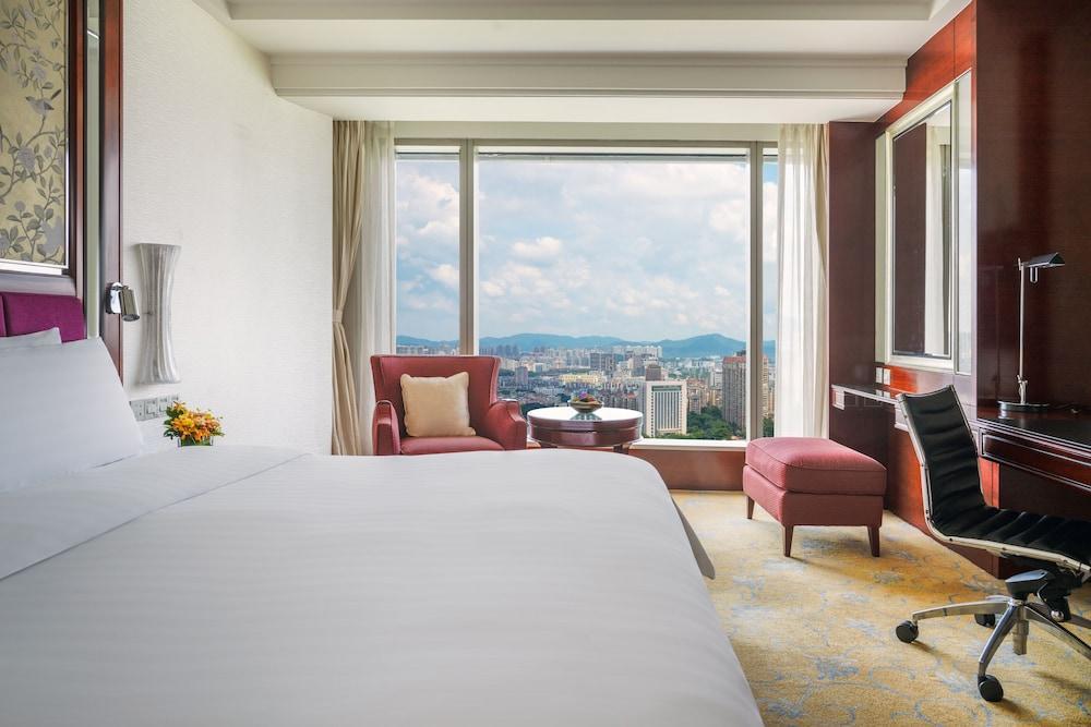 Shangri-La Guangzhou Room Type - Premier Room, 1 King Bed, River View
